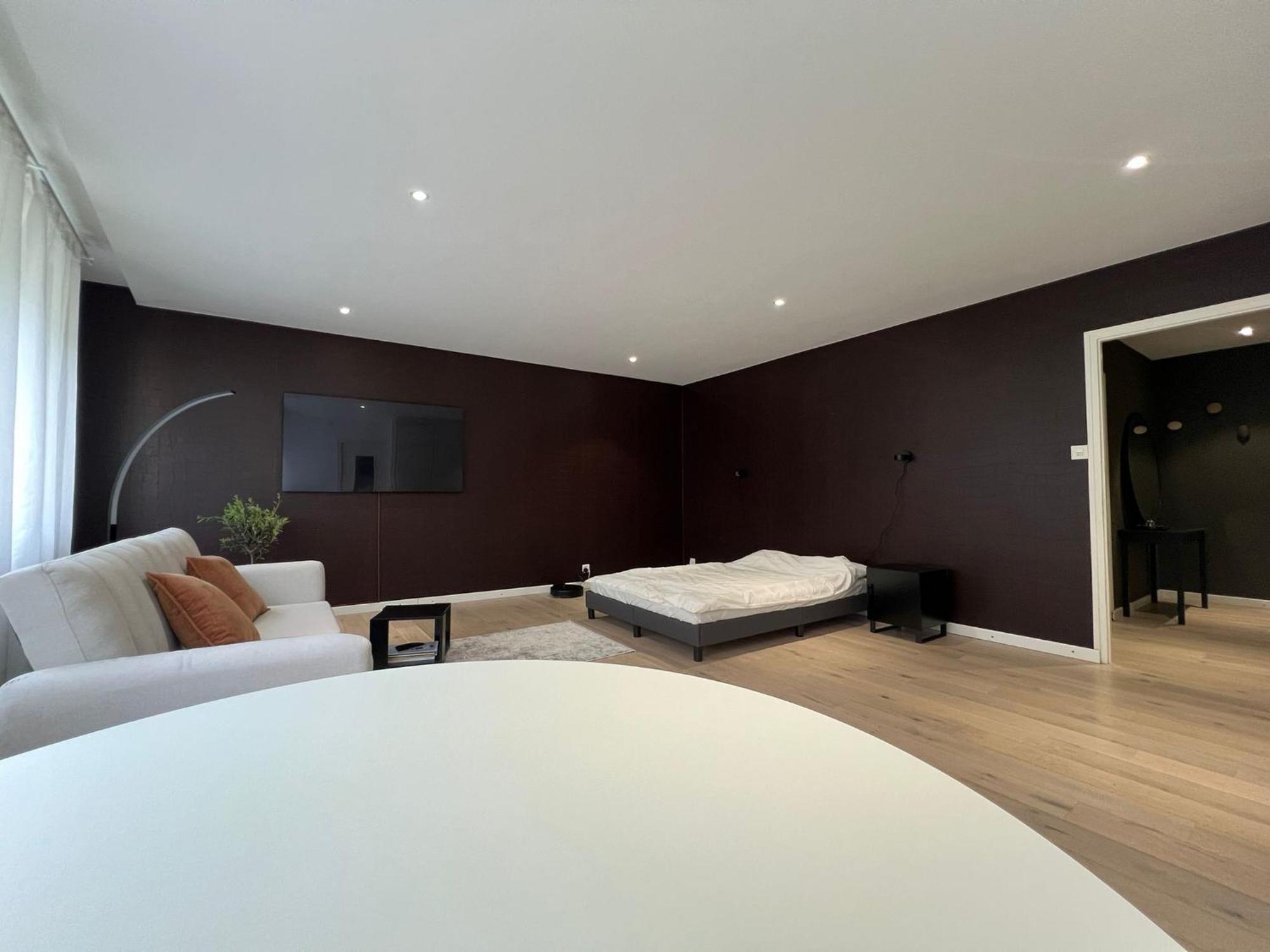 Apartment Newly Renovated Eaux Vives Charlie Thornton